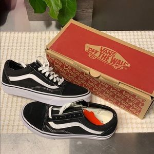 NWT & NWB - Vans - Women’s 7.5 - black/white